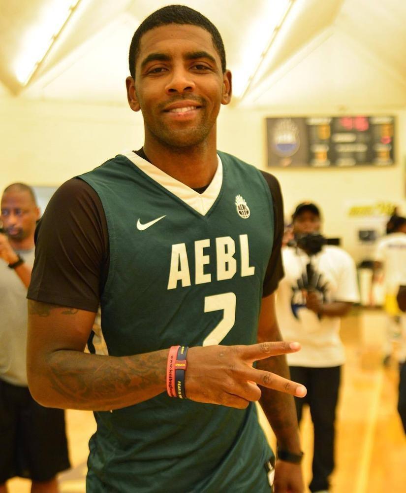 报价超十亿英镑，英媒：派拉蒙获得四年在英国的欧冠转播权（英媒称派拉蒙斥资逾10亿英镑拿下英国欧冠四年转播权）