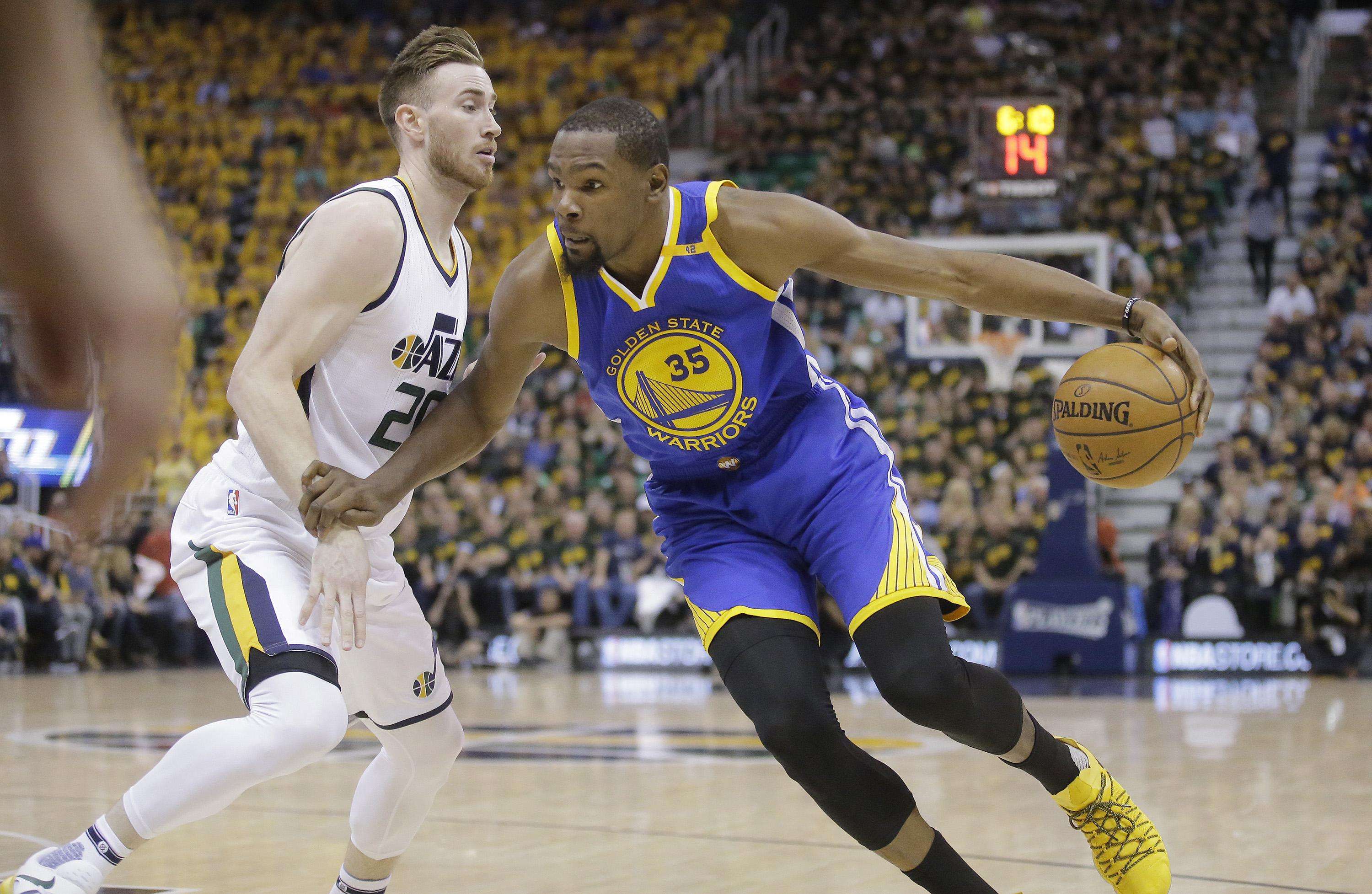 欧冠进球榜更新：莱万连续破门,（欧冠射手榜最新：莱万连场建功）