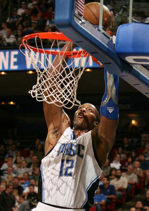 每体：巴萨18岁后卫埃斯帕特训练中受伤，将缺阵约两个月（每体：巴萨18岁小将埃斯帕特训练受伤，预计缺阵近两月）