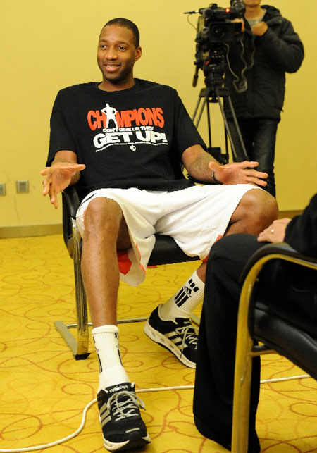 意甲最新积分战报：前2积分相同，米兰奇迹逆袭，热那亚绝杀（意甲积分榜更新：前两名同分，米兰上演奇迹逆转，热那亚压哨绝杀）