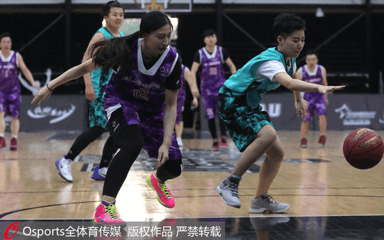 天空：曼联1月不会积极出售齐尔克泽，最近他发挥了一些作用（天空：曼联今冬不打算主动出售齐尔克泽，近期他确有贡献）