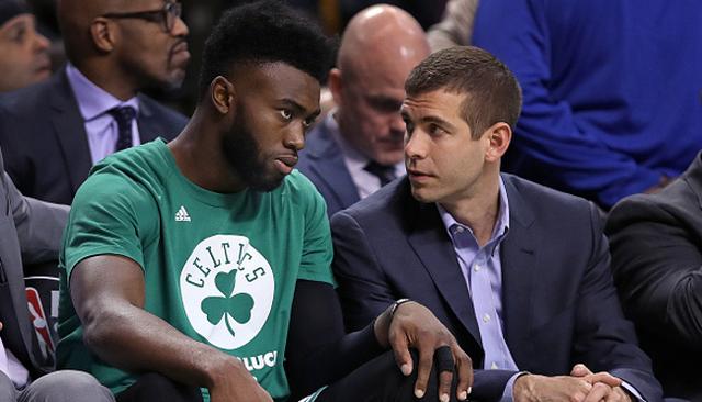 勇士官方：格林扭伤右脚，本场比赛不会回归（勇士官方通报：格林右脚扭伤，本场比赛提前退场）