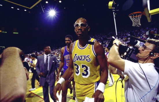 TA：皇马寻求引进后卫和中场；他们愿听取对罗德里戈的报价（TA：皇马欲补强后卫与中场，愿听取罗德里戈报价）